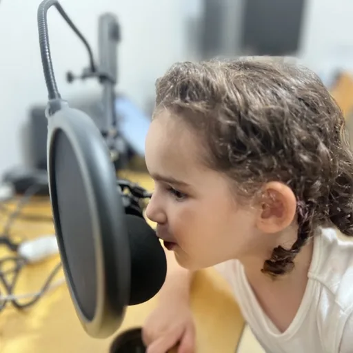 סיפורים לילדים - נעמיקי מספרת