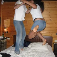 שי ובת-חן מספרים